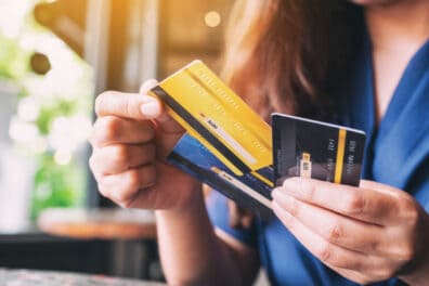 mujer, tenencia, tarjetas de crédito